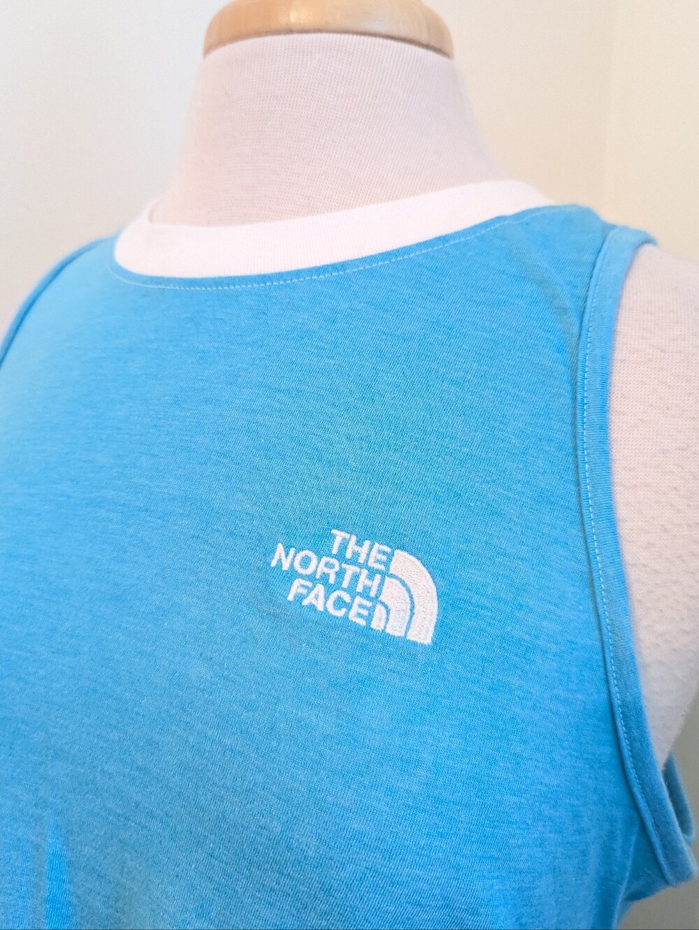 The North Face Women's Blue Athletic Tank Top with White Trim Large - Picture 3 of 9